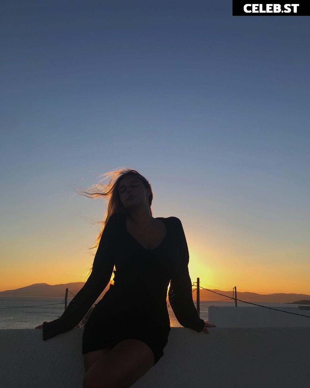 ellyy.ann Image 702652