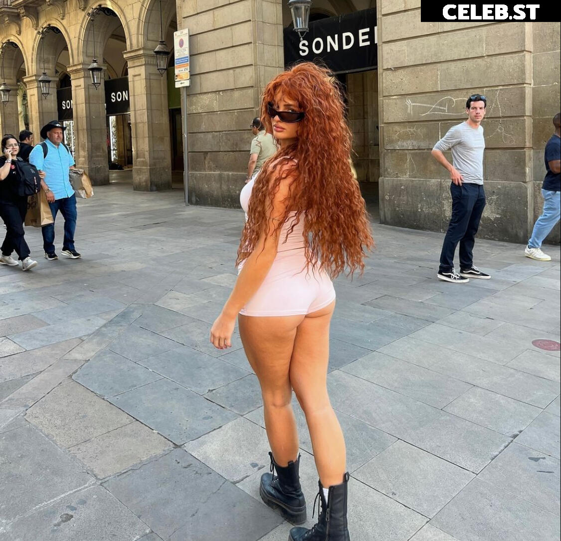 Cassy Cassau Image 702288