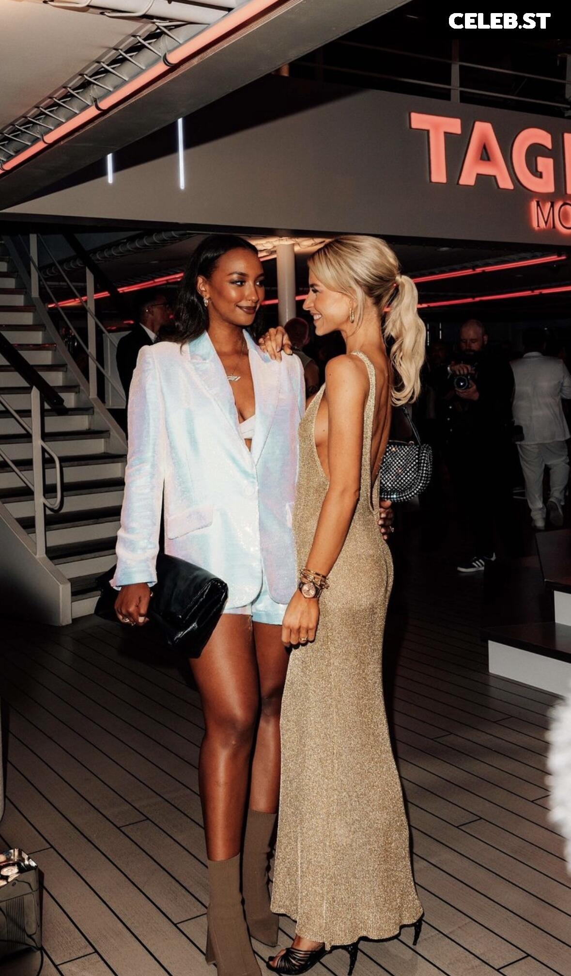 Caro Daur Image 701714