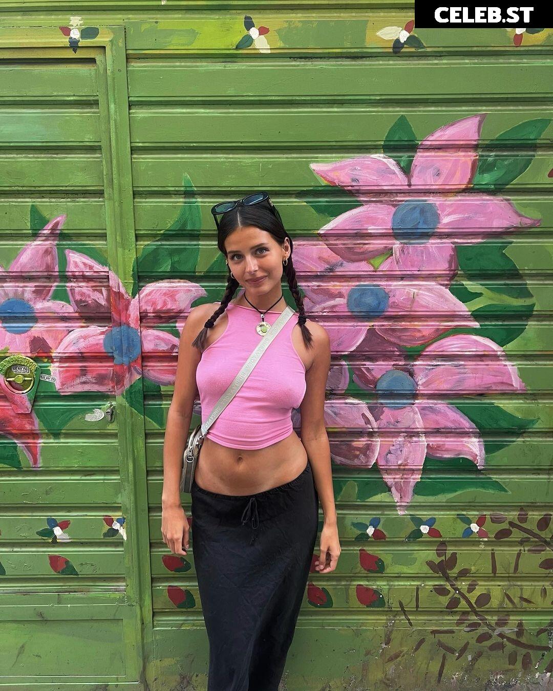 Stephanie Mandich Image 700433