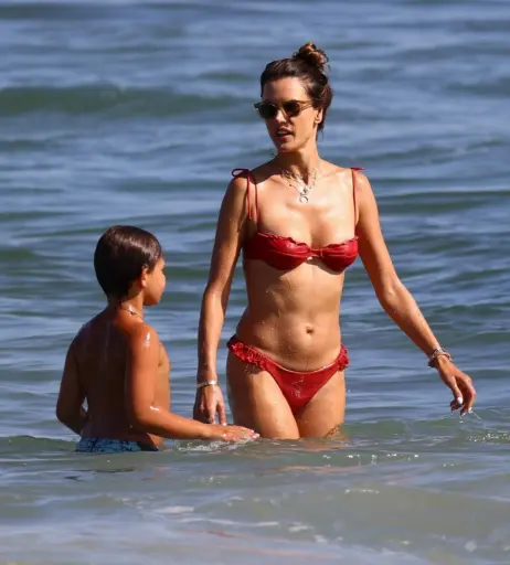 Image 9885181 from Alessandra Ambrosio