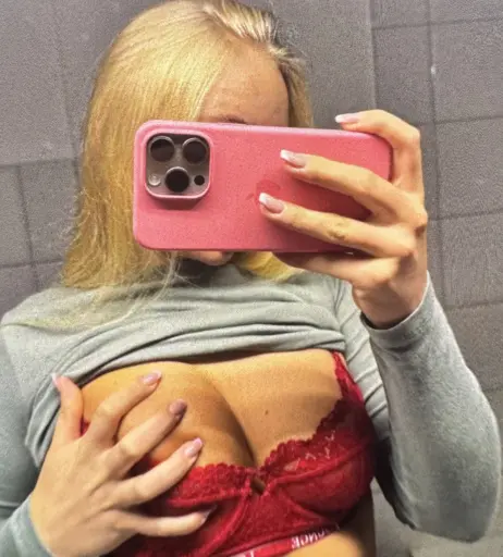 Image 9886580 from Lara-Charlottee