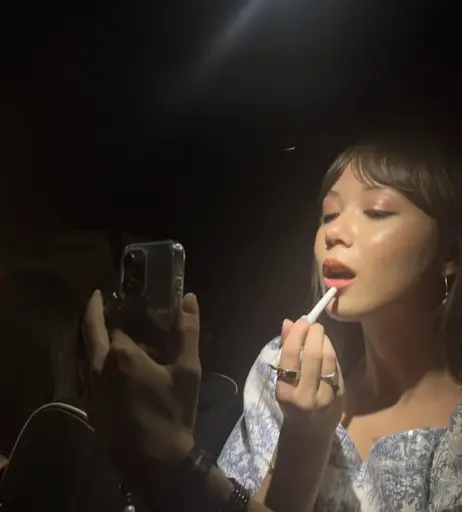 Image 9861999 from Laufey lin