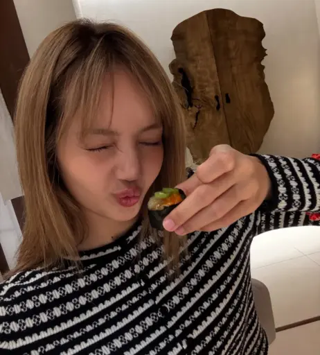 Image 9863737 from Lisa | BLΛƆKPIИK (Blackpink)