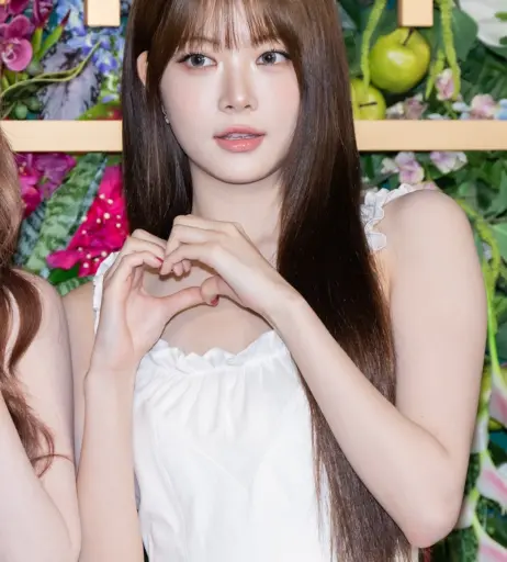 Image 9863102 from Hong Eunchae 홍은채 | LESSERAFIM