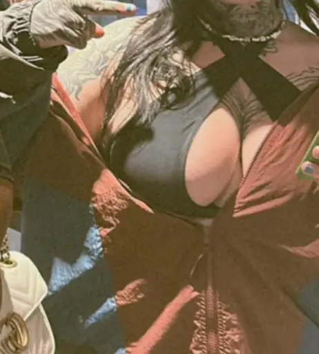 Image 9832525 from @TETEEH