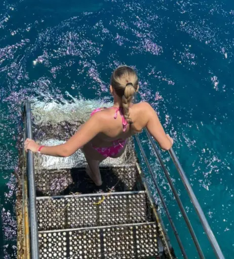 Image 9825805 from 02.queenice