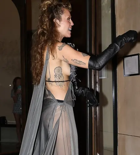 Image 9822188 from Miley Cyrus