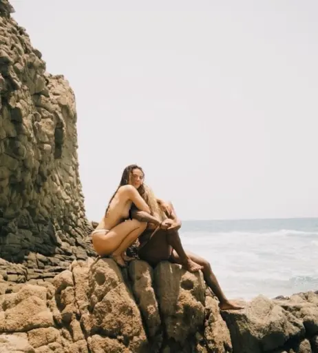 Image 9812617 from Dafne Keen