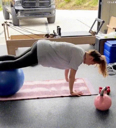 Image 9800269 from Kaley Cuoco