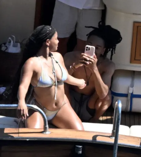 Image 9951449 from Halle Bailey