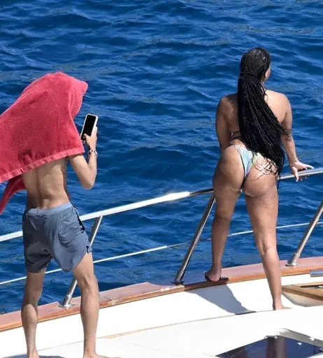 Image 9951445 from Halle Bailey