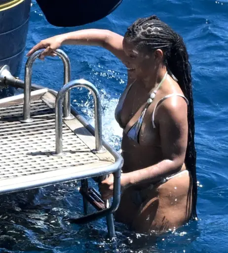 Image 9951463 from Halle Bailey