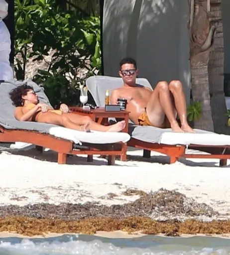 Image 9935680 from Sarah Hyland