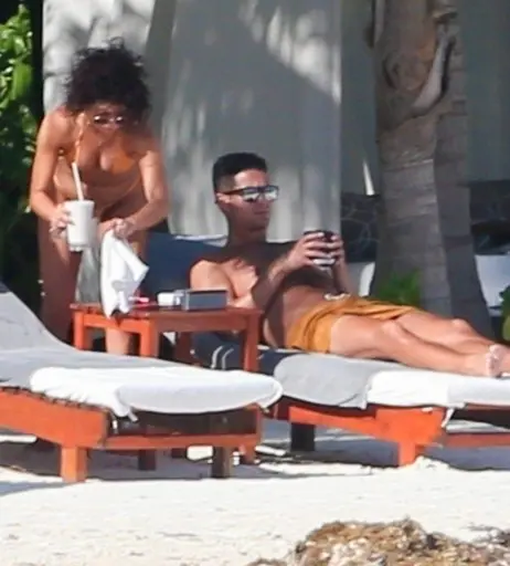 Image 9935679 from Sarah Hyland