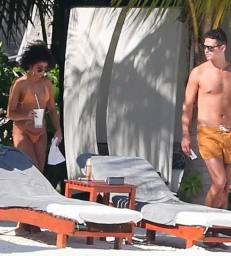 Image 9935673 from Sarah Hyland