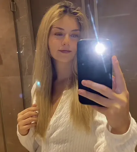 Image 876255 from Emilia Laurent