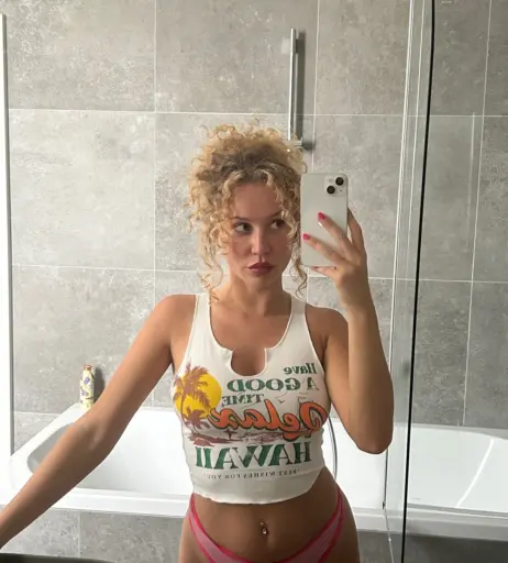 Image 2180437 from Christina Shakira