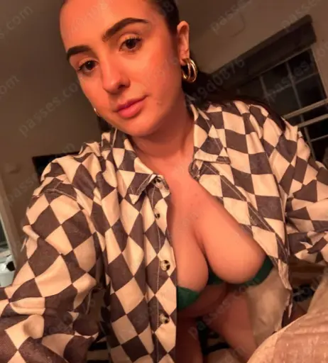 Image 21750610 from Chi With A C (Lucia Keskin)