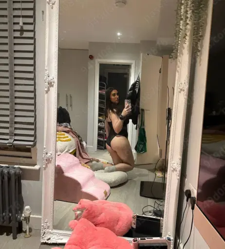 Image 21750616 from Chi With A C (Lucia Keskin)