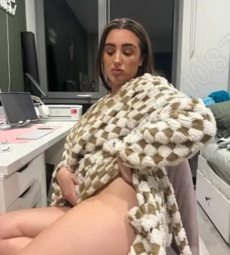 Image 21750619 from Chi With A C (Lucia Keskin)