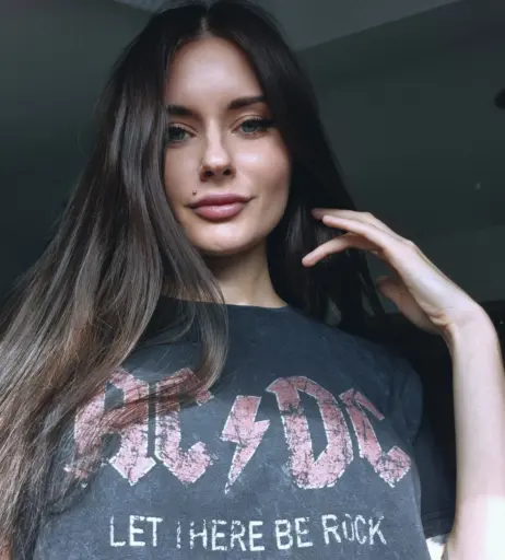 Image 2141298 from malinahottie