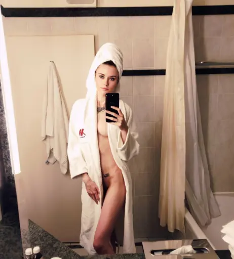 Image 2140836 from malinahottie