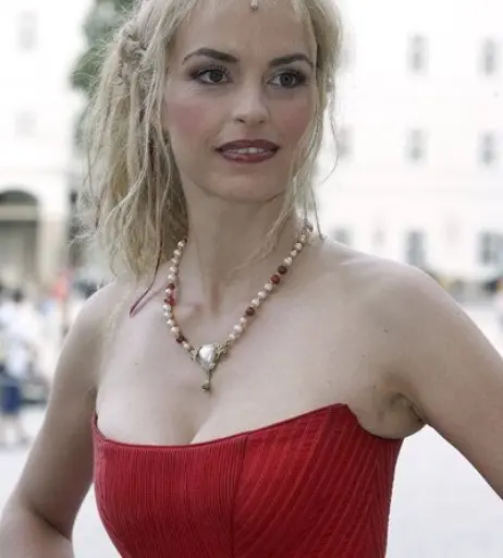 Image 2134018 from Nina Hoss