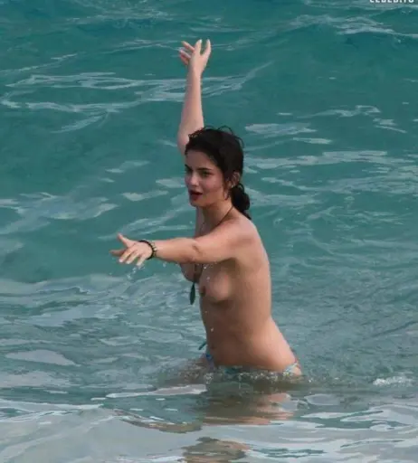 Image 2131262 from Shermine Shahrivar