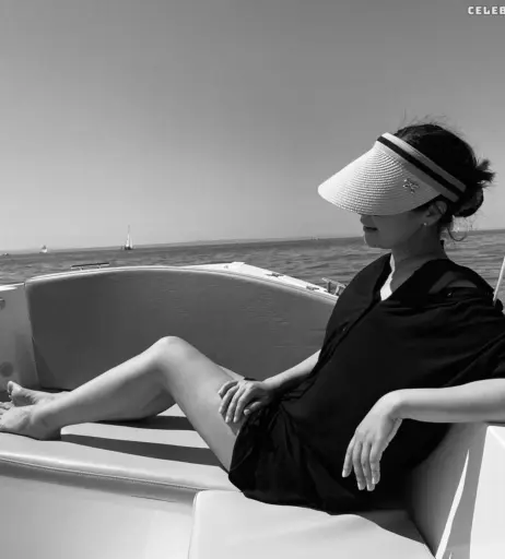 Image 2120342 from Nela Lee