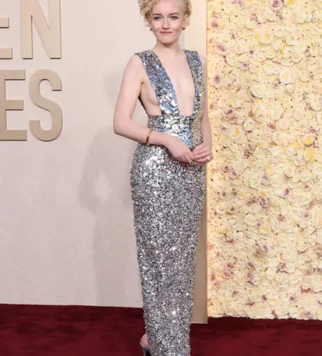 Image 2112031 from Julia Garner
