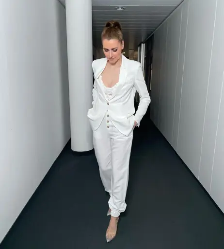 Image 2113899 from Bella Lesnik