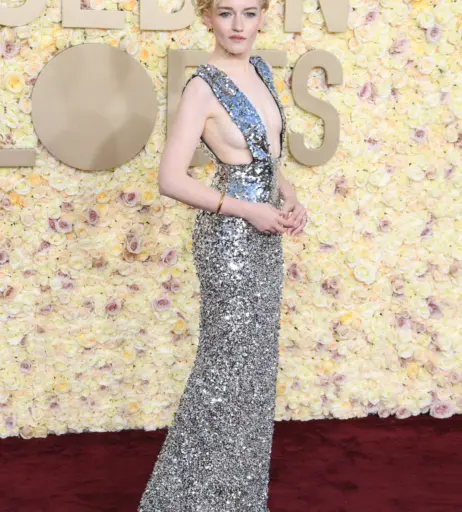 Image 2113025 from Julia Garner