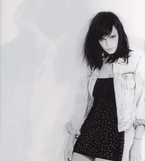 Image 2110940 from Alizée Lyonnet