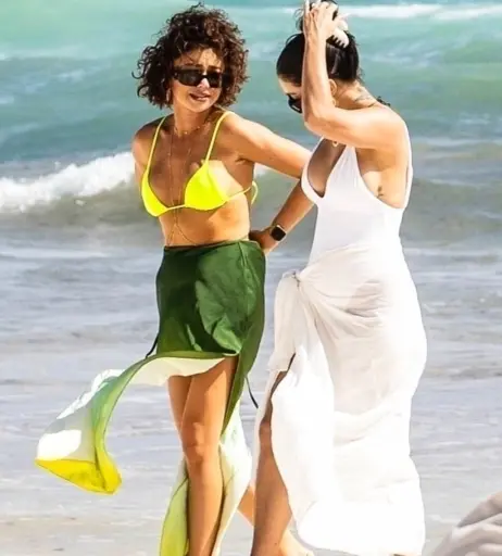 Image 2106155 from Sarah Hyland
