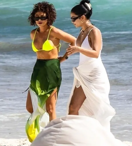 Image 2106204 from Sarah Hyland