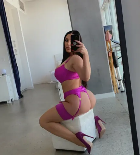 Image 21011042 from Angela White