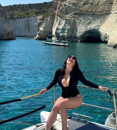 Image 21010975 from Angela White