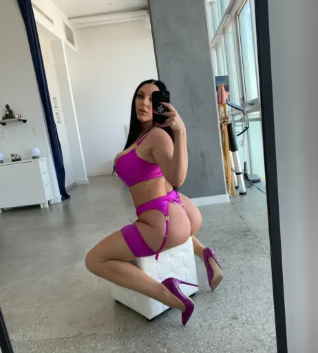 Image 21010629 from Angela White