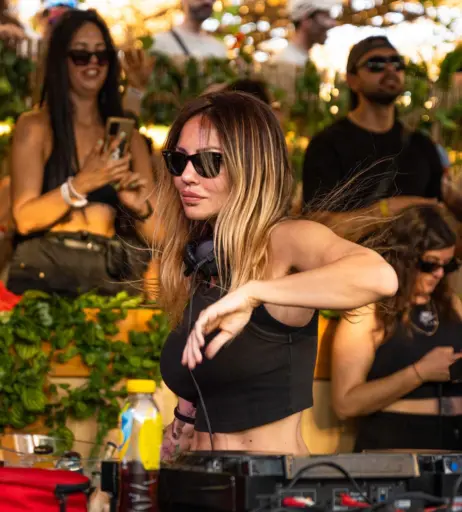 Image 2103175 from Deborah De Luca