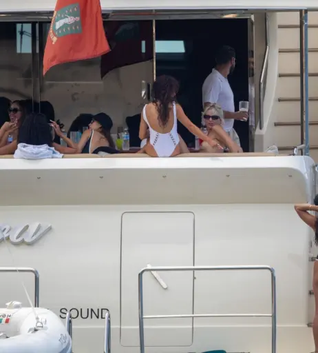 Image 2109078 from Sarah Hyland