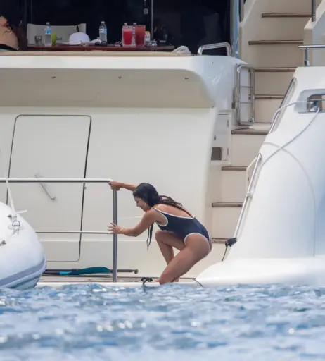 Image 2108796 from Sarah Hyland