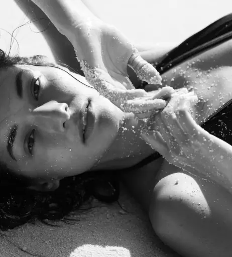 Image 2108163 from Anelia Moor