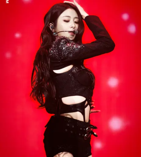 Image 22957008 from Huh Yunjin 허윤진 | LESSERAFIM