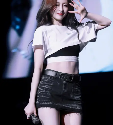 Image 22956422 from Huh Yunjin 허윤진 | LESSERAFIM