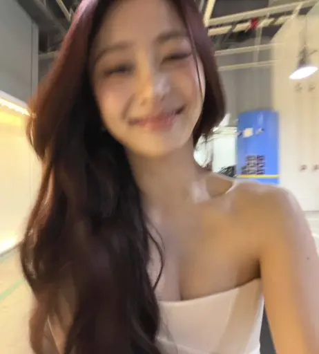 Image 22956751 from Huh Yunjin 허윤진 | LESSERAFIM