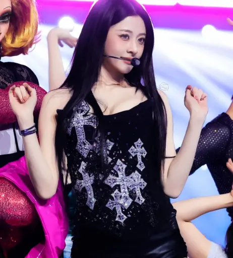 Image 22956663 from Huh Yunjin 허윤진 | LESSERAFIM