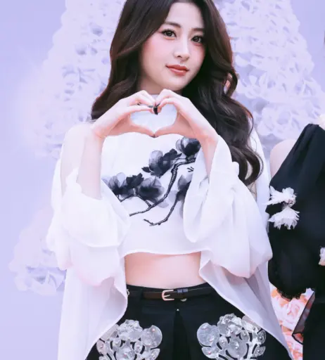 Image 22956657 from Huh Yunjin 허윤진 | LESSERAFIM