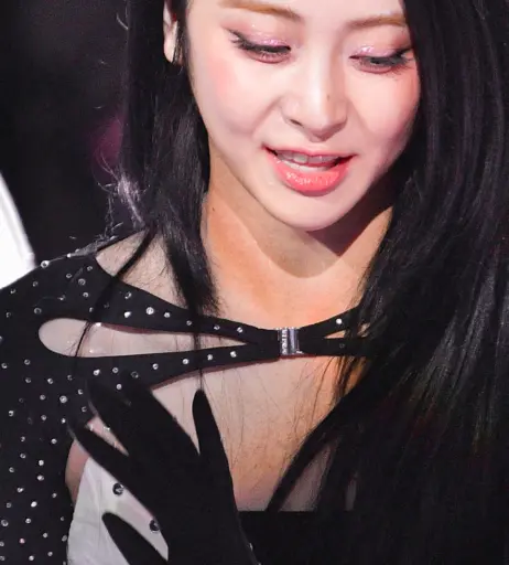 Image 22956323 from Huh Yunjin 허윤진 | LESSERAFIM
