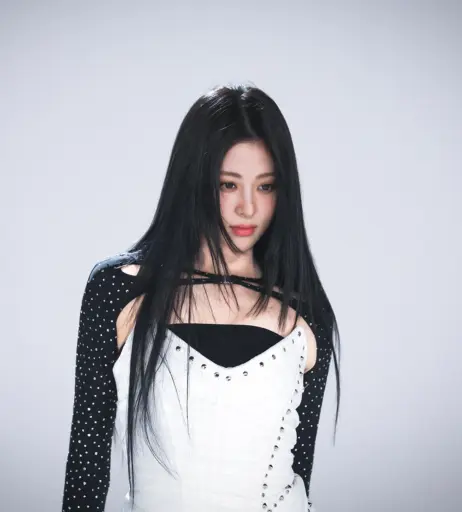 Image 22956336 from Huh Yunjin 허윤진 | LESSERAFIM
